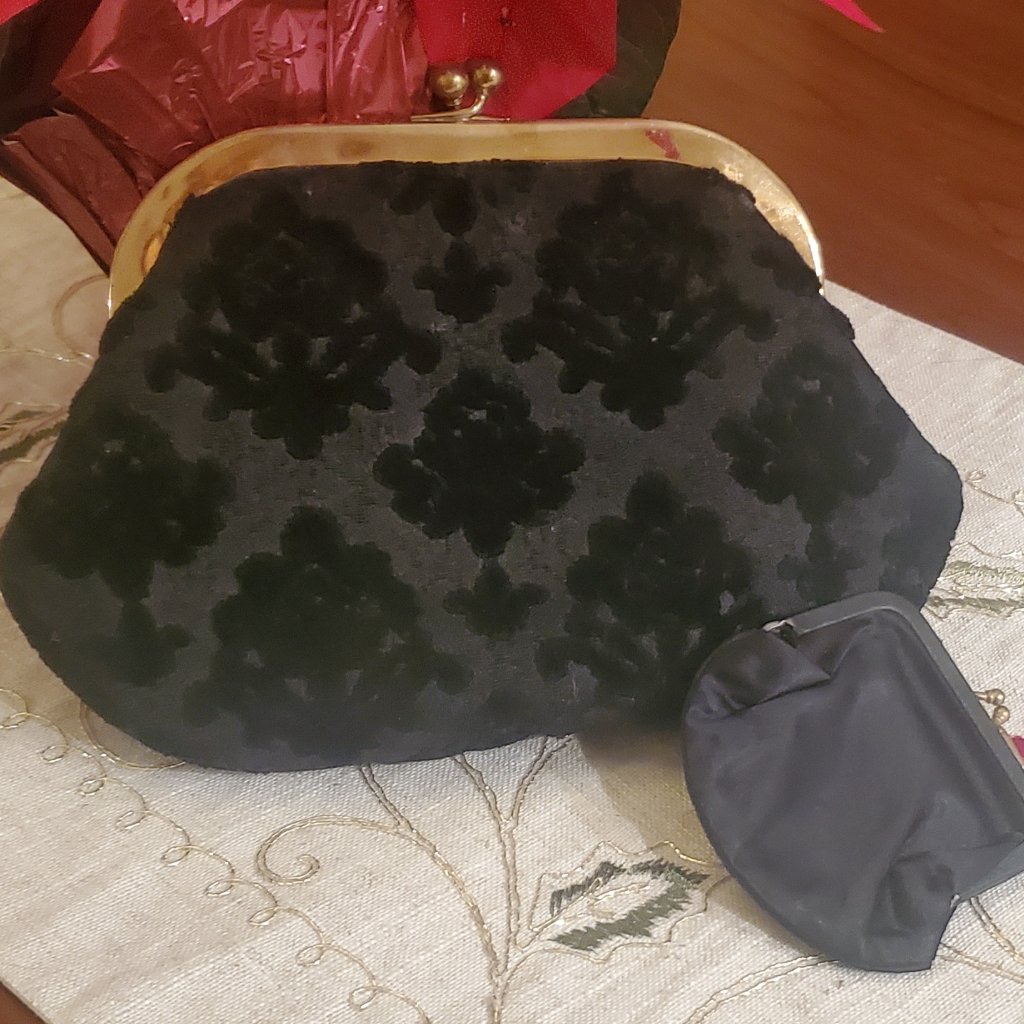 Vintage '50s Clutch With Matching Coin Purse/Black Velvet Burnout